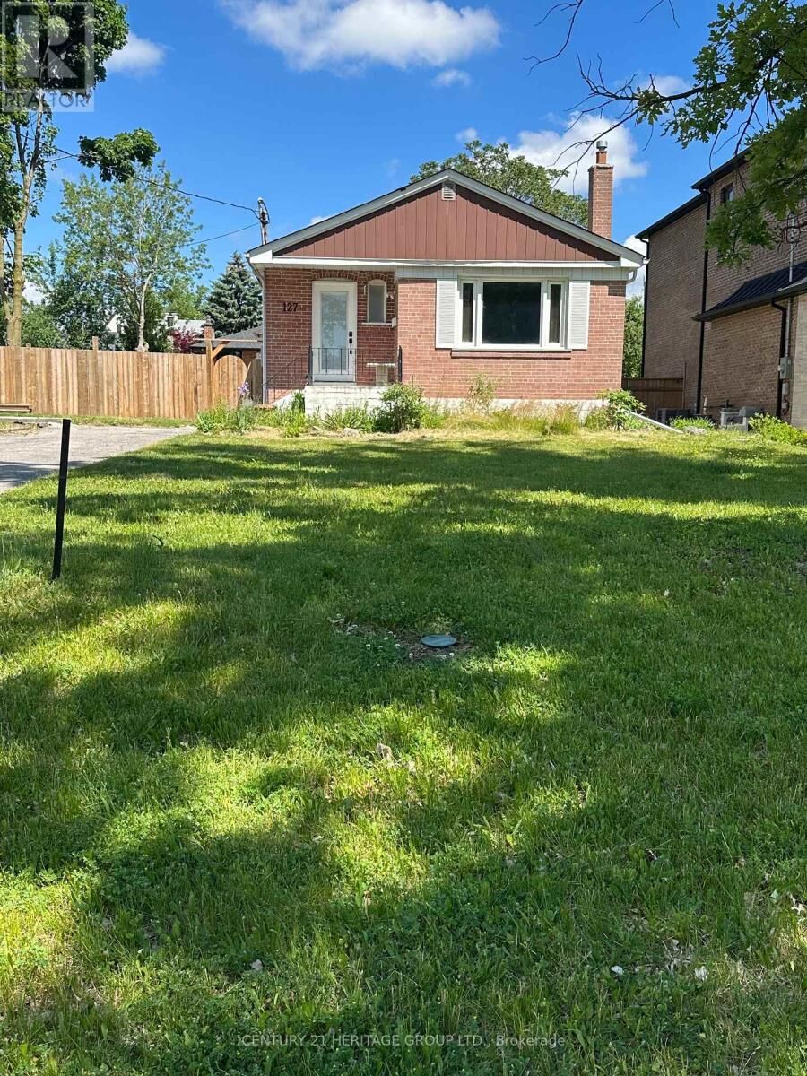 Property Photo: 127 Harding Boulevard ON L4C 1S9
