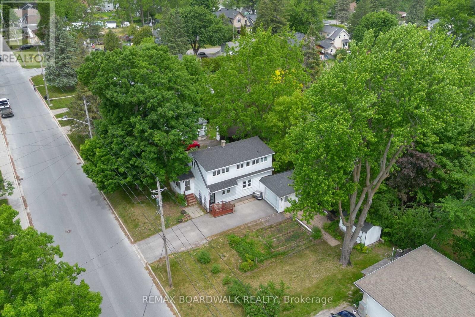 Property Photo:  111 Beckwith Street East  ON K7H 1C8 