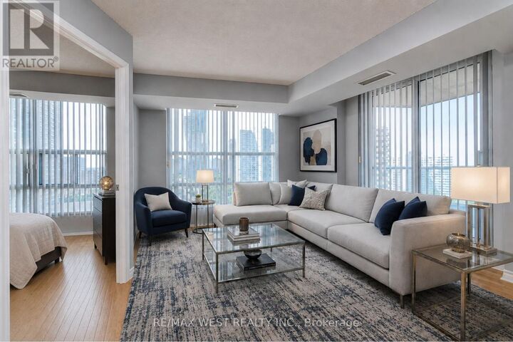 Property Photo:  1 Elm Drive West 1611  ON L5B 4M1 
