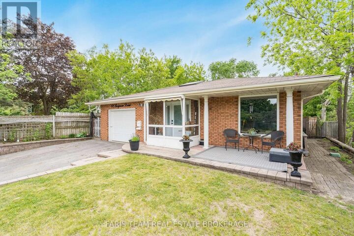 Property Photo:  82 Bayview Drive  ON L4N 3P1 