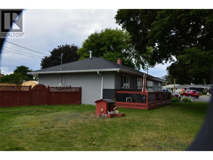 Property Photo:  601 Regina Avenue  BC V2B 1N6 