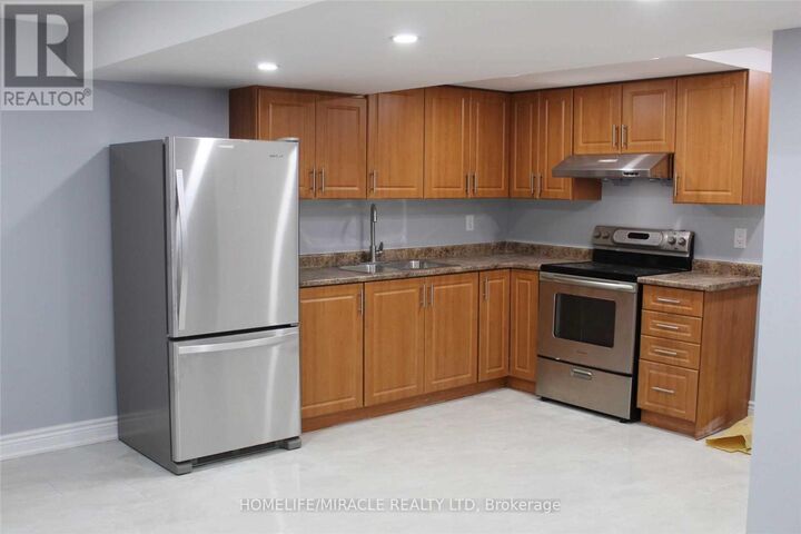 Property Photo:  11 Emmett Circle Bsmt  ON L7A 3M3 