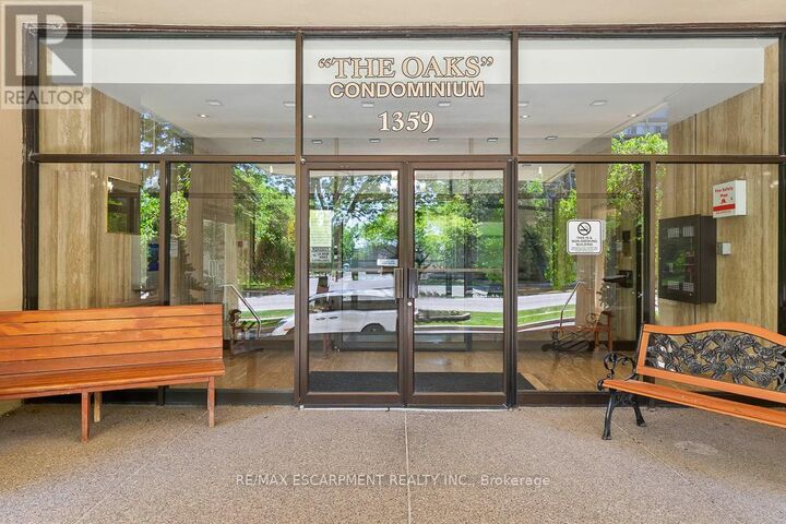 Photo de la propriété:  1359 White Oaks Boulevard 1401  ON L6H 2R8 