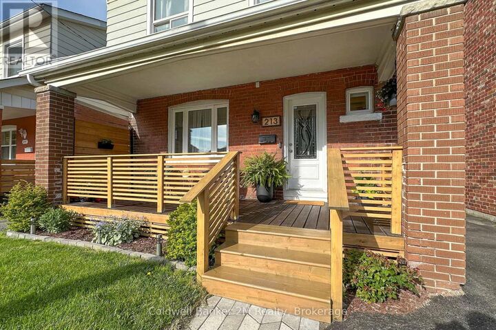 Photo de la propriété:  213 Huron Street  ON L1H 5E5 