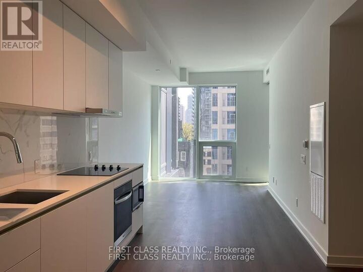 Property Photo: 8 Wellesley Street West 606 ON M4Y 0J5