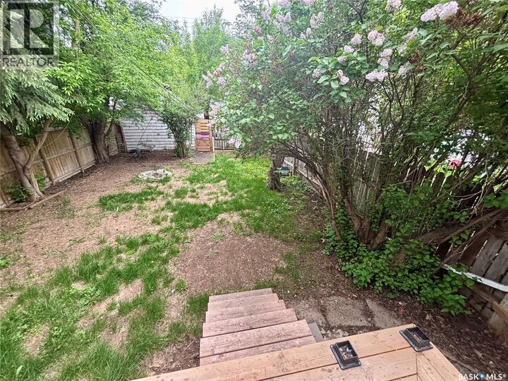 Property Photo:  822 10th Street E  SK S7H 0H3 