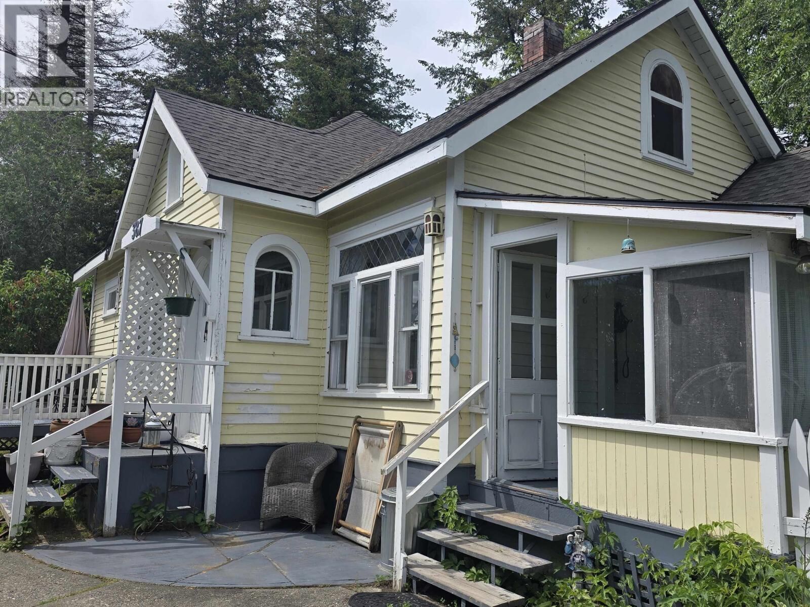 Property Photo: 387 Bowron Avenue BC V2J 2H3