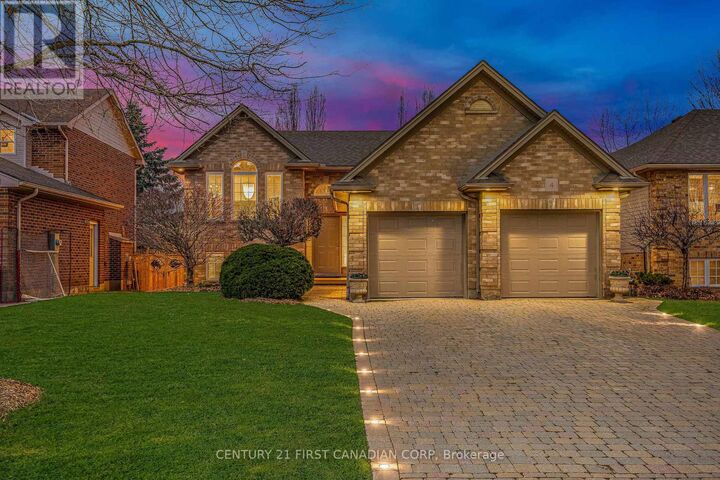 Property Photo: 4 Oakwood Court ON N4X 1B3