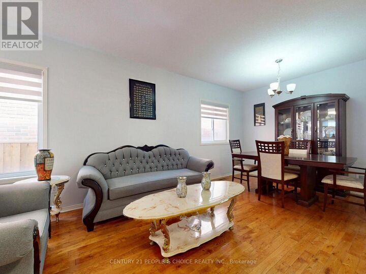 Property Photo:  1082 Galesway Boulevard  ON L5V 2T6 
