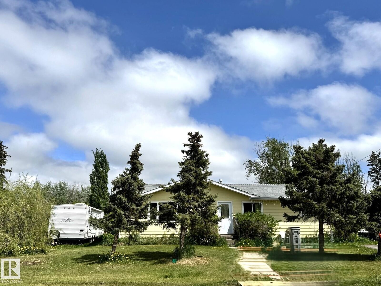 Property Photo: 5419 49 Street AB T0E 2M0