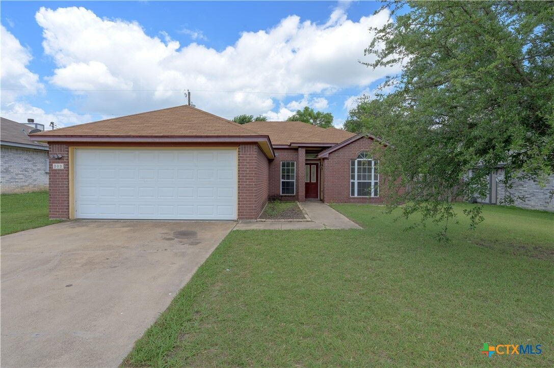 Property Photo: 303 Rodeo Circle TX 76522