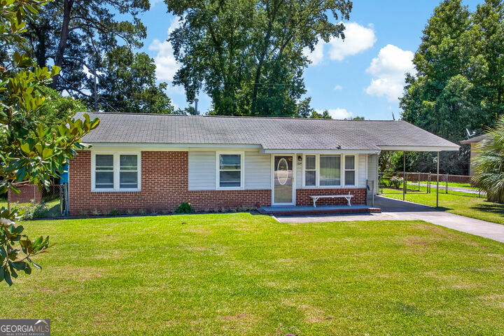 Property Photo: 104 Gordon Street GA 31407