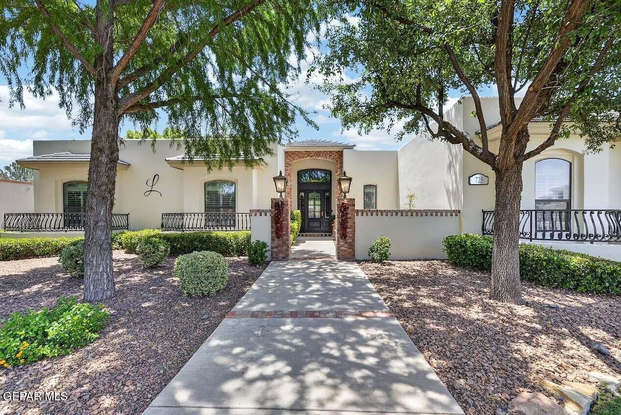 Property Photo: 725 Woodfield Drive TX 79932