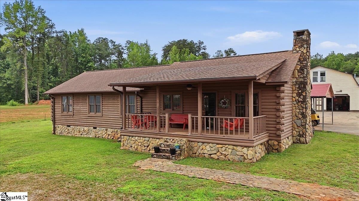 Property Photo: 60 Lakeside Drive SC 29365
