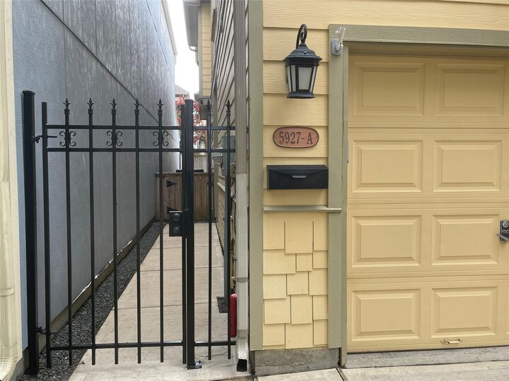Property Photo:  5927 Kansas Street A  TX 77007 