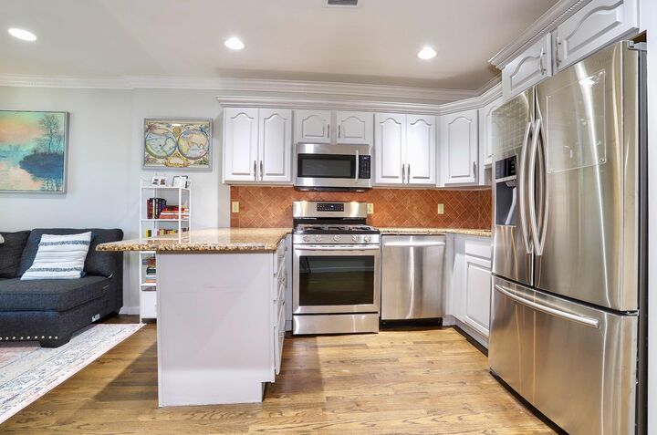 Property Photo:  15 Jefferson Ave 2B  NJ 07306 