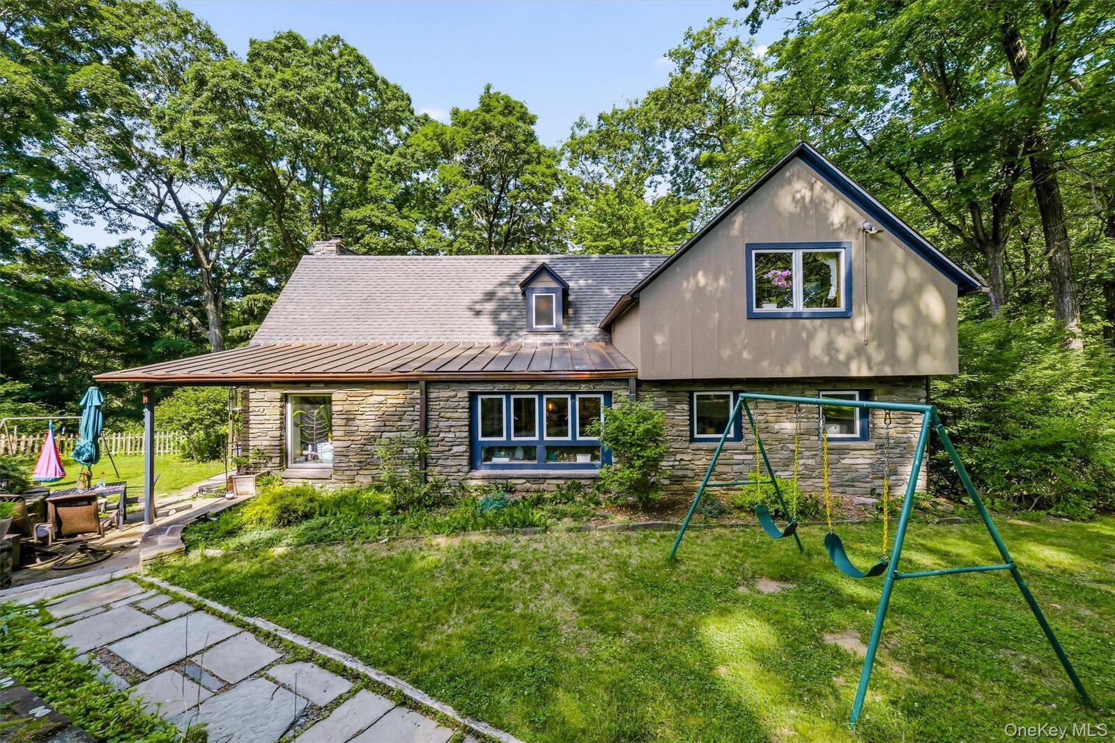 Property Photo:  4 N Ledge Loop  NY 10520 