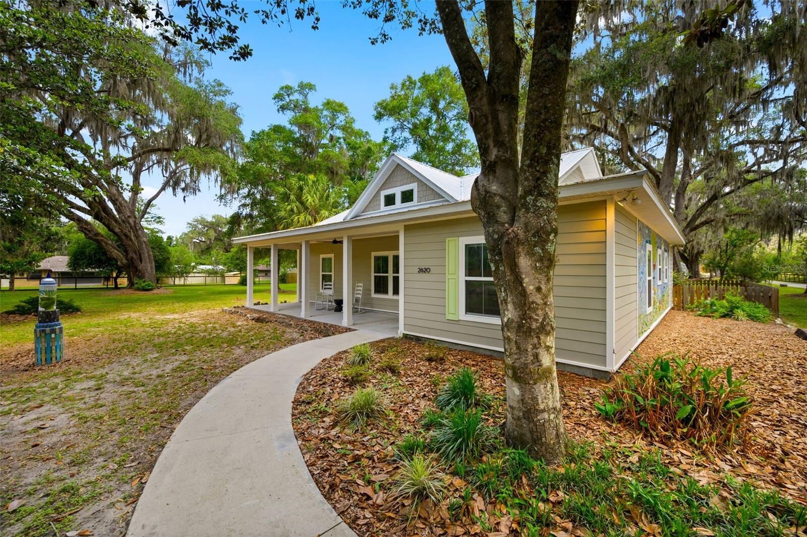 Property Photo: 2620 NW 31st Avenue FL 32605