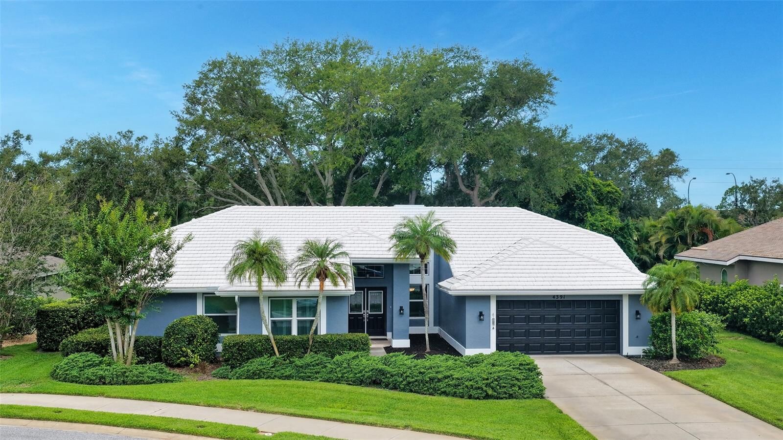 Property Photo: 4391 Maplewood Lane FL 34238