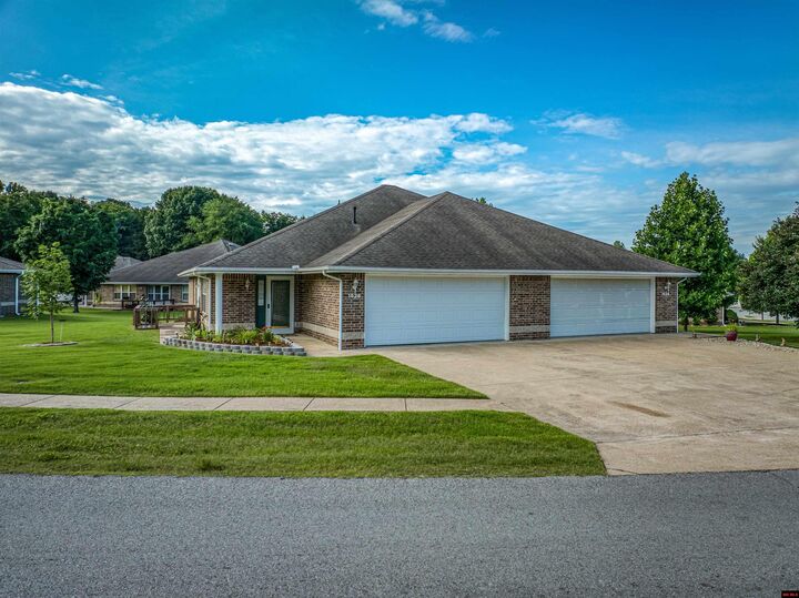 Property Photo: 1526 Meadowhill Drive AR 72653