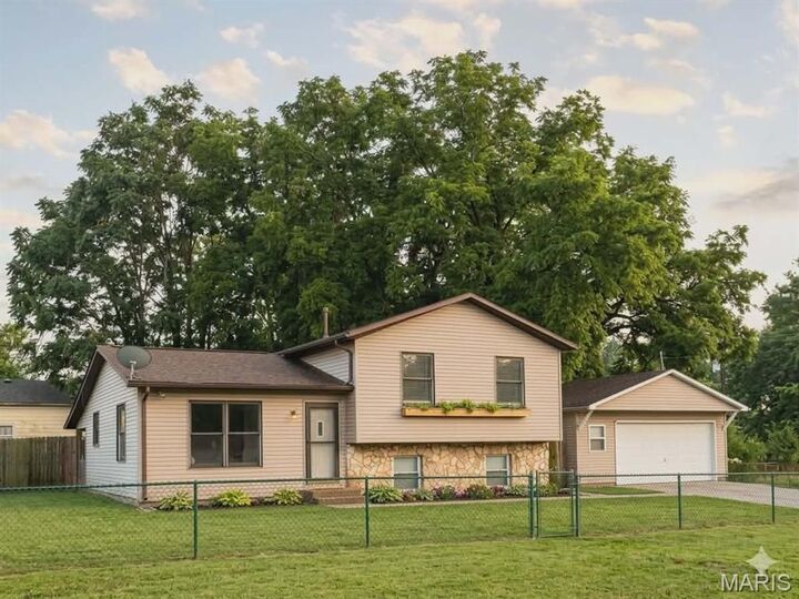 Property Photo:  2129 Nevada Avenue  IL 62040 