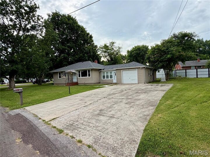 Property Photo:  78 N Circle Drive  IL 62024 