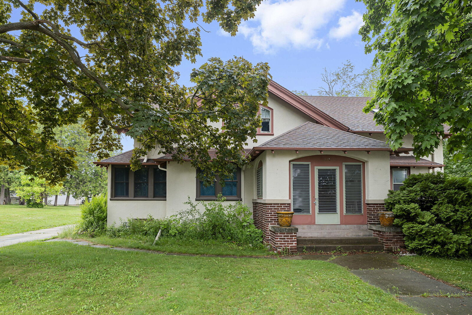 Property Photo:  220 Forest Ave  WI 53040 