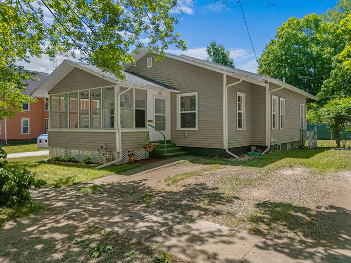 Property Photo:  512 S Market Street  MI 49247 