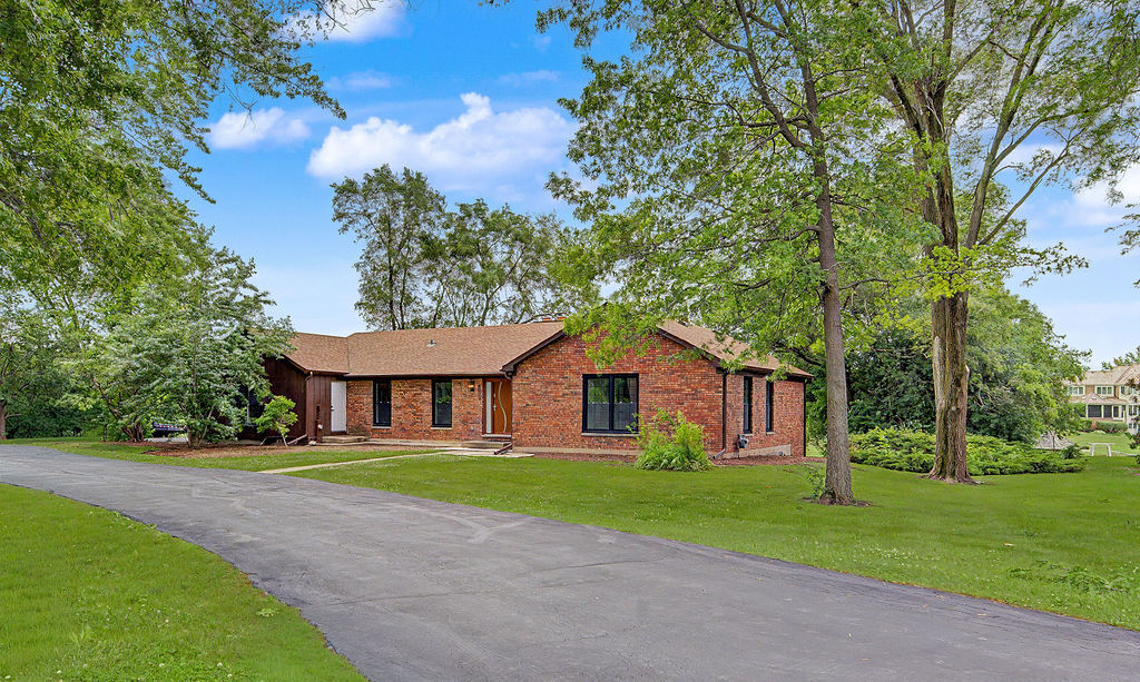 Property Photo:  15 Turning Shore Drive  IL 60010 