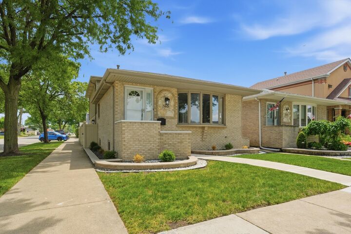 Property Photo:  5601 S Sayre Avenue  IL 60638 