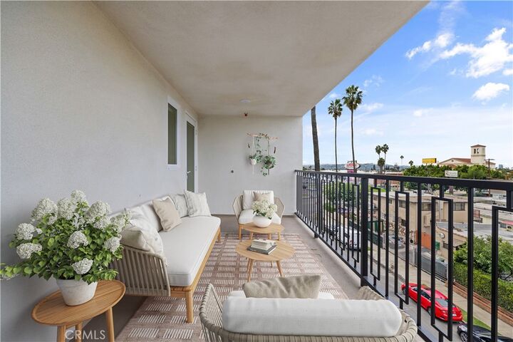 Property Photo: 1818 S Norton Avenue 403 CA 90018