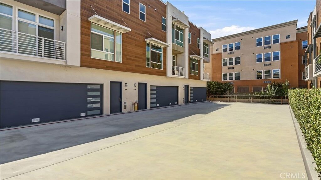 Property Photo: 15 S Chapel Ave B CA 91801