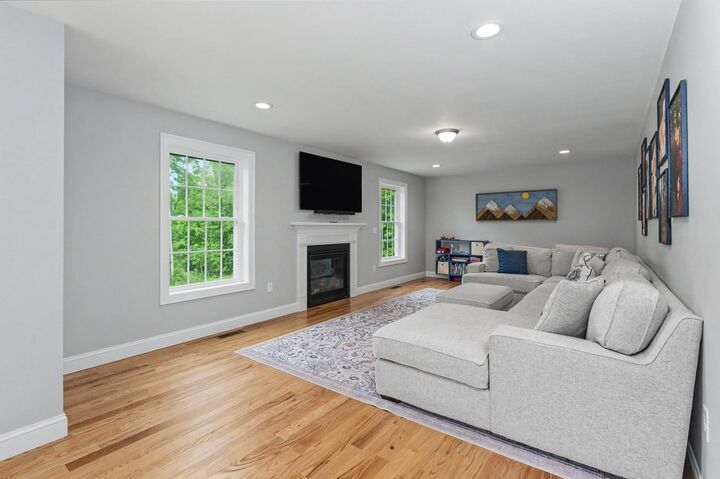 Property Photo:  265 Standish Lane  NH 03051 