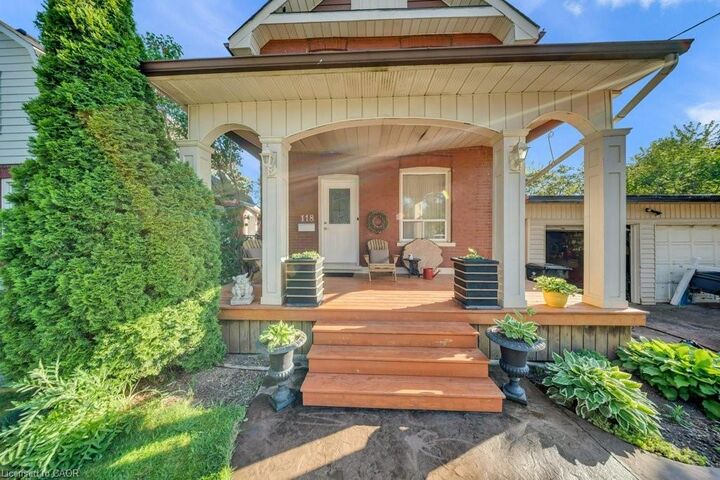 Property Photo: 118 Hewat Street ON N3H 4H1