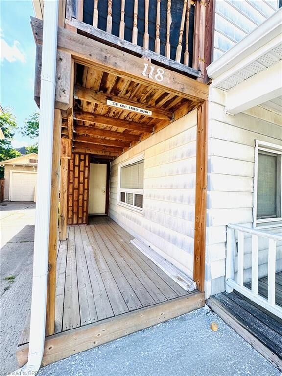 Property Photo:  118 Kent Street S 1  ON N3Y 2Y1 