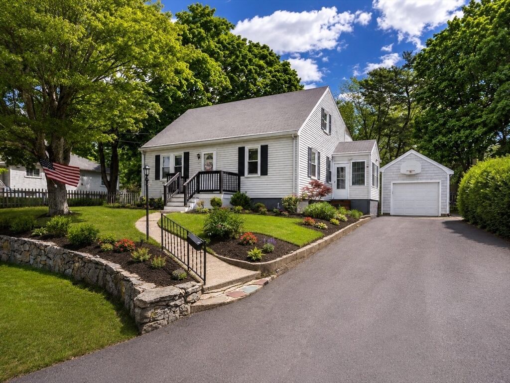 Property Photo:  92 Hawthorn  MA 02090 
