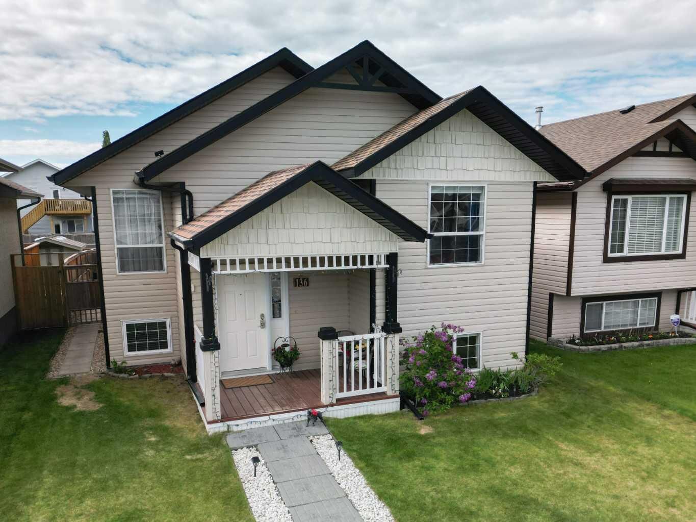 Property Photo:  136 Lanterman Close  AB T4N 3N8 