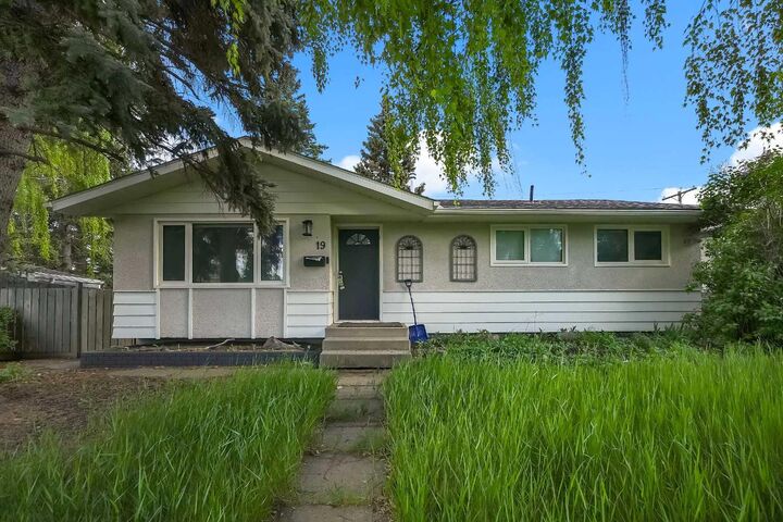 Property Photo: 19 Haddock Road SW AB T2V 3J9