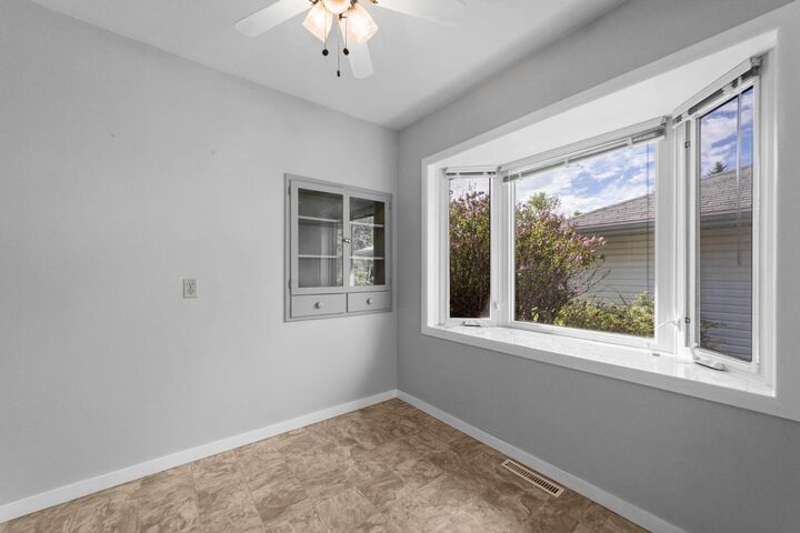 Property Photo:  4713 45 Street  AB T4V 1E1 