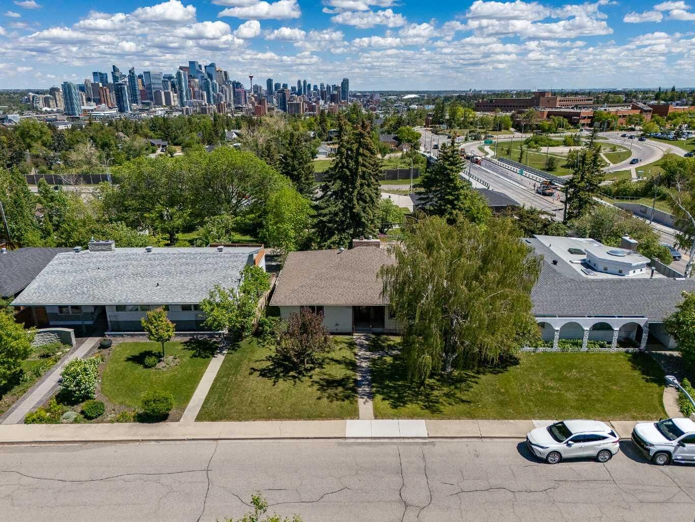 Property Photo: 1738 Suffolk Street SW AB T3C 2N2