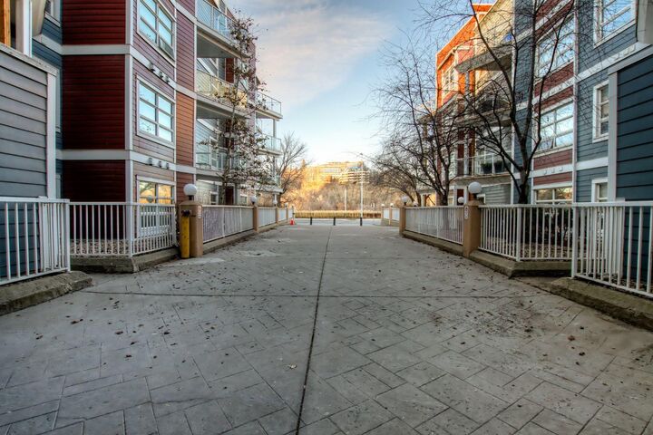 Property Photo:  333 Riverfront Avenue SE 115  AB T2G 5R1 