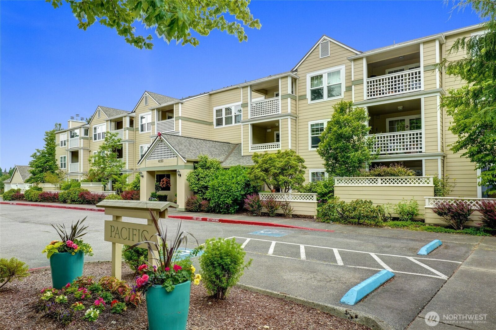 Property Photo:  4133  224 Lane SE 209  WA 98029 