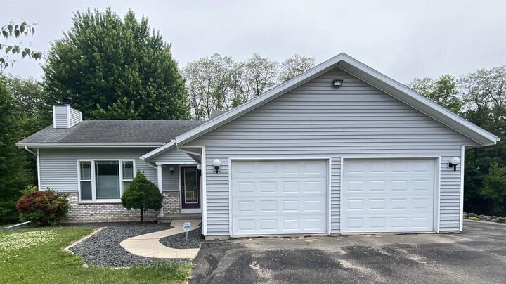 Property Photo:  102 Dexter Drive  WI 53923 