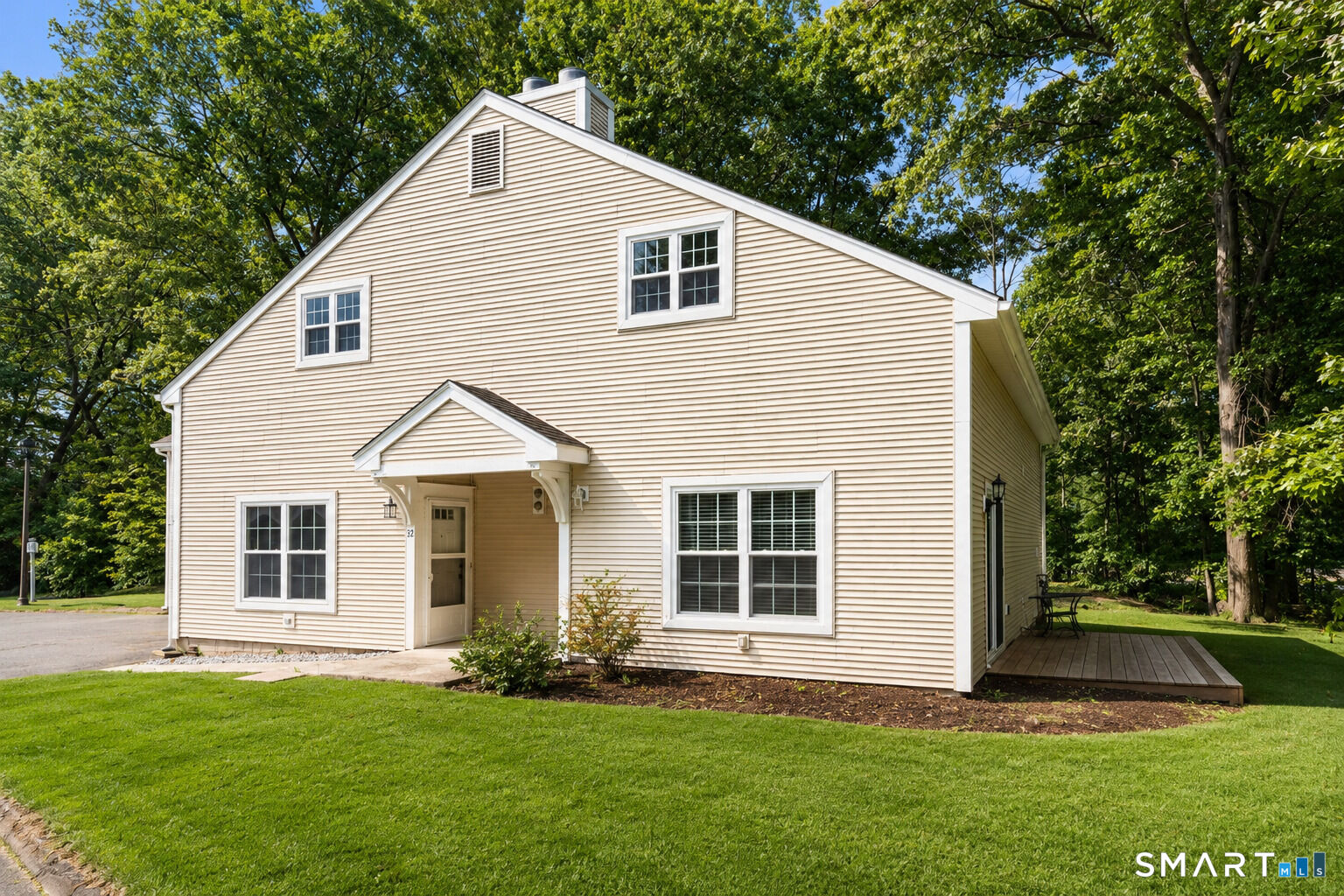 Property Photo: 33 Tabshey Court 33 CT 06109