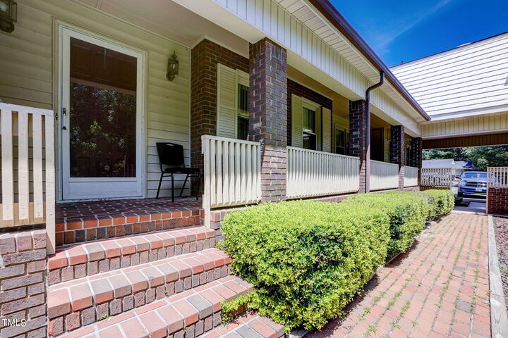 Property Photo: 76 Traceway N NC 27332