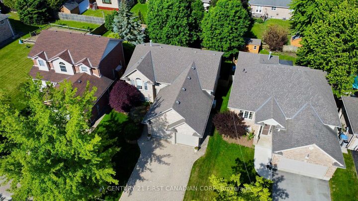 Property Photo: 4 Oakwood Court ON N4X 1B3
