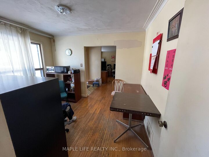 Property Photo: 147 Earlton Road ON M1T 2R8