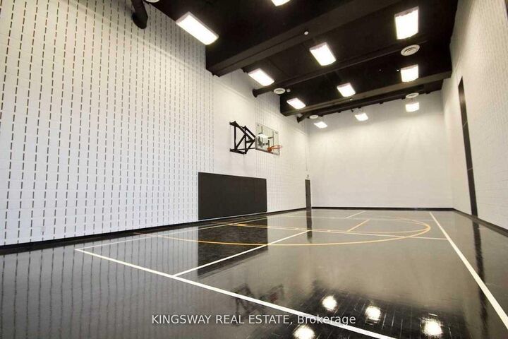 Property Photo: 4065 Confederation Parkway 1410 ON L5B 4N1