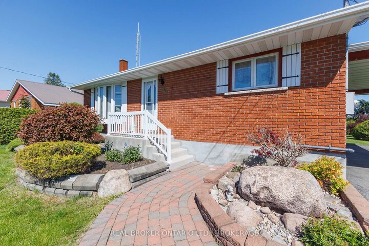 Property Photo: 63 Kincardine Street W ON K0C 1A0