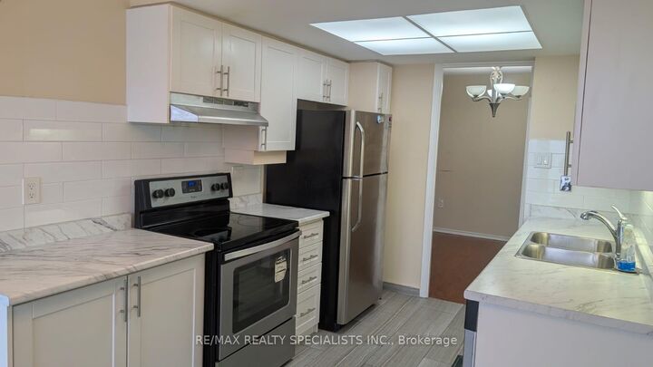 Property Photo: 20 Cherrytree Drive 505 ON L6Y 3V1